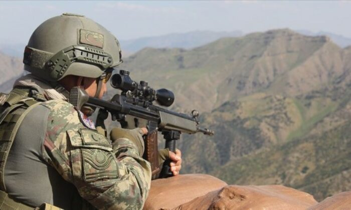 Hakkari Çukurca’da yüzlerce askerle operasyon! PKK’ya ait çok sayıda mühimmat ve patlayıcı ele geçirildi!.