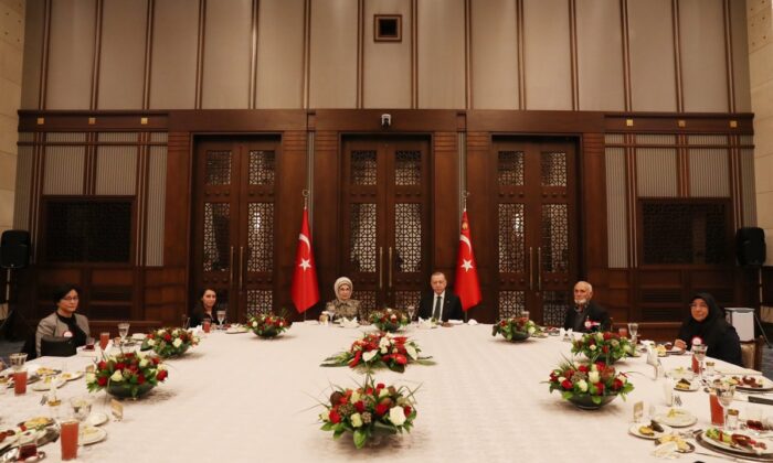 Cumhurbaşkanı Erdoğan, şehit yakınlarıyla iftar yaptı!.