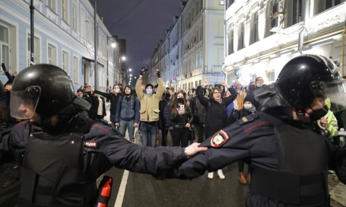 Rusya’da Navalnıy protestolarında binden fazla kişi gözaltına alındı!.