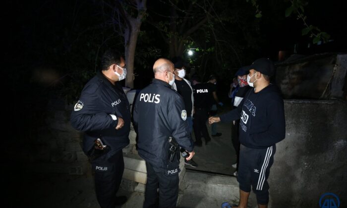 Tartıştığı babası ve ağabeyini bıçaklayarak öldürdü!.