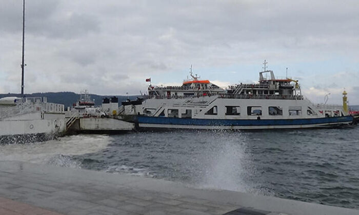 Deniz ulaşımına fırtına engeli! Feribot seferleri iptal edildi!.