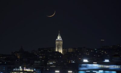 İstanbul yine masal gibi.. Hilal manzaraları büyüledi!.
