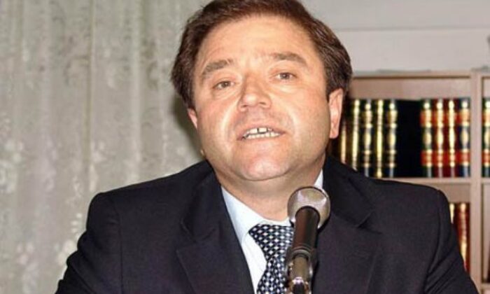 Kafayı çekip sevgilisi ile kaza yapan CHP’li başkan suçu özel kaleminin üzerine attı!. (Video Haber)