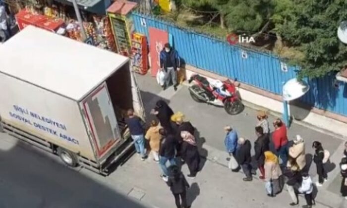 Dün bedava patates soğan dağıtan Erdoğan’a havlayıp hırlayan CHP bugün bedava patates soğan dağıttı!.