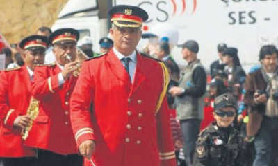 CHP’li belediye, bando şefini çim yolmaya gönderdi!.