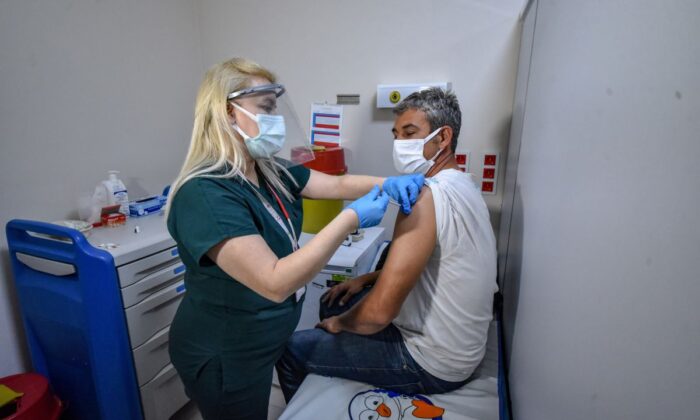 Antalya’da iftarını yapan aşı olmaya gitti!.