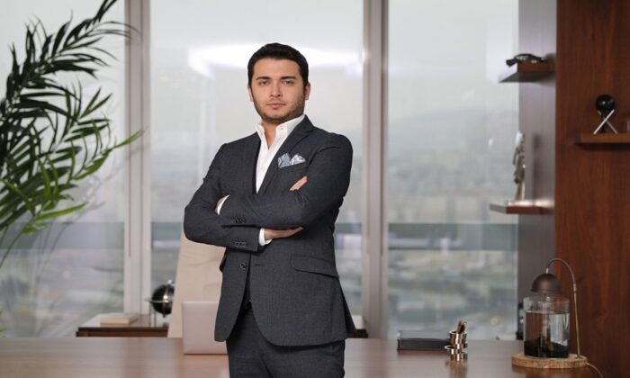 Arnavutluk’ta kaldığı eve baskın! THODEX dolandırıcısı Faruk Fatih Özer’i saklayanlar yakalandı!.