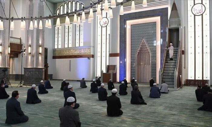 Kısıtlamaya Cuma Namazı ayarı..