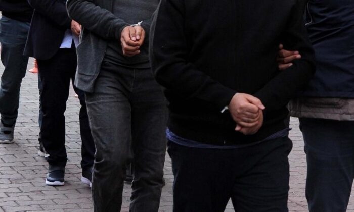 Ankara’da FETÖ operasyonu! Sınav sorularını çalan 16 kişi gözaltına alındı!.