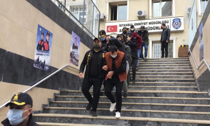 Noter çetesine operasyon! İstanbul’da vurgun yapan otomobil dolandırıcıları yakalandı!.