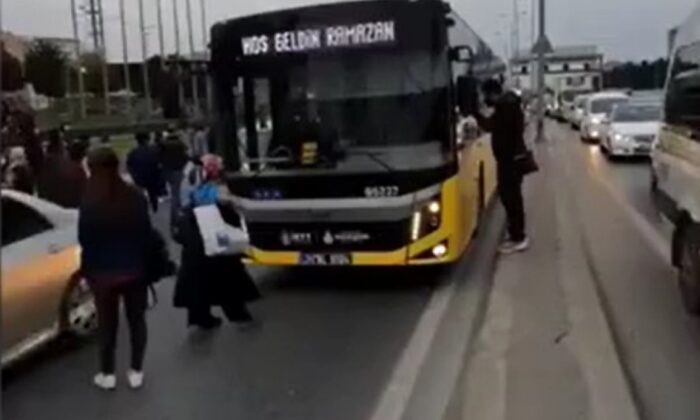 İstanbulluların çektiği rezillik! İBB’nin toplu ulaşım yetersizliği isyan ettirdi!. (video haber)