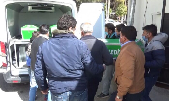 800 liralık alacağını isteyen genç, evinin önünde pompalı tüfekle öldürüldü!.