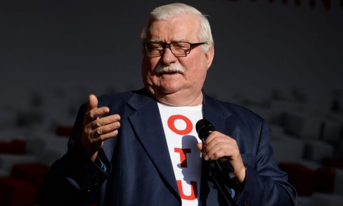 Polonya’nın eski Cumhurbaşkanı Walesa, internette iş arıyor!.