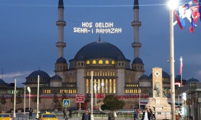 “Taksim’e Camii Yaptırmayız” diyen laikler bu habere kuduracak!. İlk mahya minarelere asıldı!.