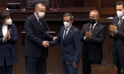 CHP’den istifa edip AK Parti’ye katılan Nejat Önder’e, rozetini Cumhurbaşkanı Erdoğan taktı!.