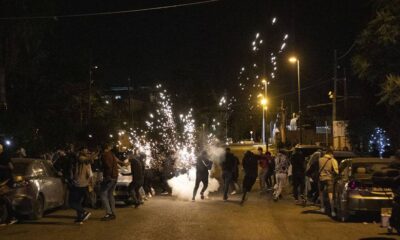 İşgalci teröristlerden Filistinli göstericilere ses bombalı müdahale..