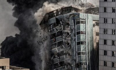 İşgalci teröristler uluslararası basının bulunduğu bina sahibiyle dalga geçmiş! “Peygambere salavat getir!.”