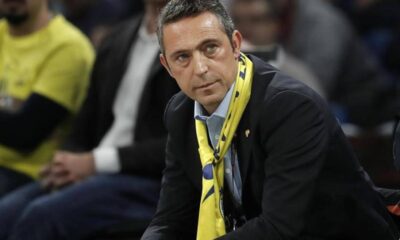 Fenerbahçe taraftarlarından Ali Koç’a pankartlı isyan!. “TOPUNUZ GİDİN!.”