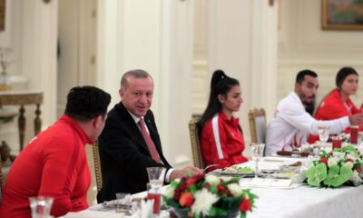 Başkan Erdoğan şampiyon sporcularla birlikte iftar yaptı.. (Foto Galeri)