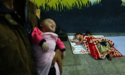 Filistinliler, İsrail bombalarından korunmak için okullara sığındı!.