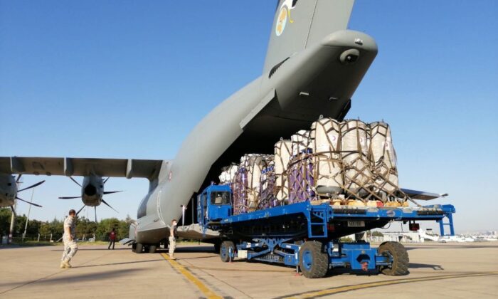 Türkiye’den sağlık sistemi çöken Hindistan’a tıbbi yardım desteği..