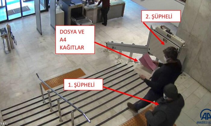 İzmir’de sahte banka evrakıyla 2 kişiyi 3 milyon 540 bin lira dolandırdılar!.