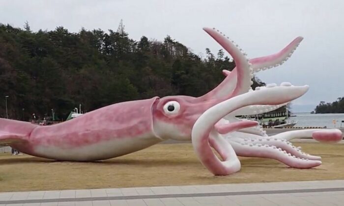 Bunlarda Japonya’nın CHP’lileri! Coronavirüs yardım ödeneğiyle kalamar heykeli yaptılar!.