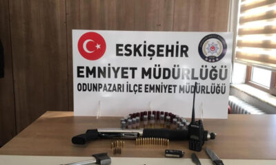 Kısıtlamayı ihlal eden adamın üzerinden cephanelik çıktı!.