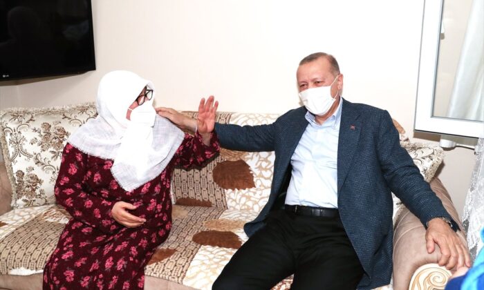 Cumhurbaşkanı Erdoğan’ın ziyaret ettiği Mahruze Teyze’den açıklamalar..