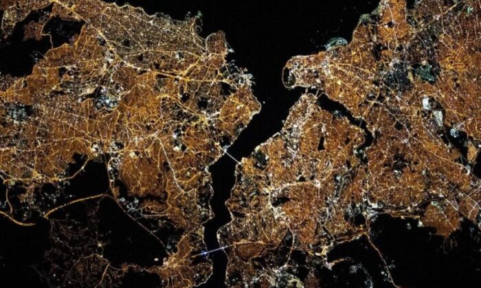NASA’dan İstanbul paylaşımı! “Hey İstanbul, parlıyorsun!.”
