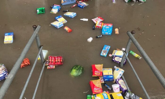 Maltepe’de sağanak yağmurun ardından dükkanları su bastı!.