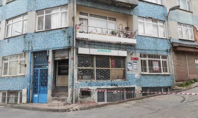 Fatih’te kolonları çatlayan bina boşaltıldı!.