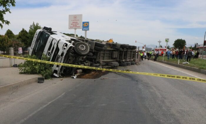 İzmir’de feci kaza! 2 ölü, 5 yaralı..