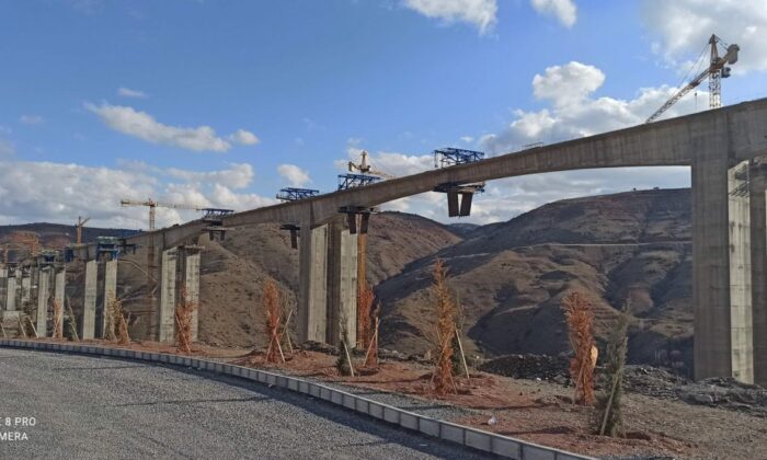 Konya-Antalya arası 2 saat 15 dakikaya düşecek! Türkiye’nin en yüksek ayaklı Eğiste Viyadüğü’nde çalışmalar sürüyor!.