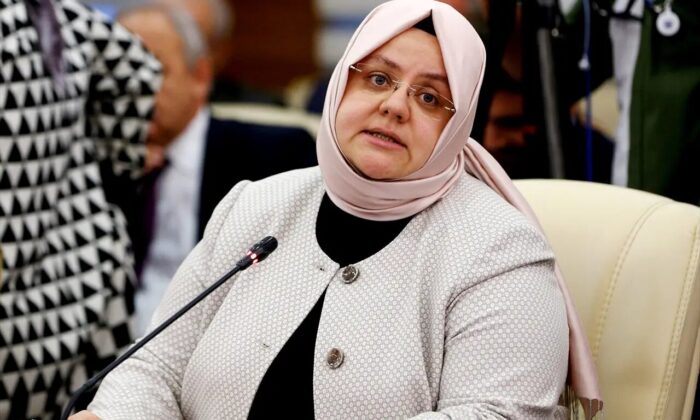 Devlet değil çiftlik sanki!. Beceriksizliğinden dolayı görevden alınan eski Aile Bakanı Türkiye’nin en büyük şirketinde yönetici oldu!.