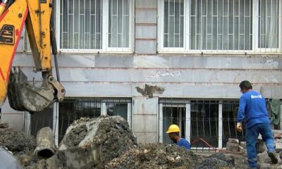 İSKİ’den hizmet yerine rezalet! Patlayan su boruları evin duvarını yıkınca mağdur aile isyan etti!. (video haber)