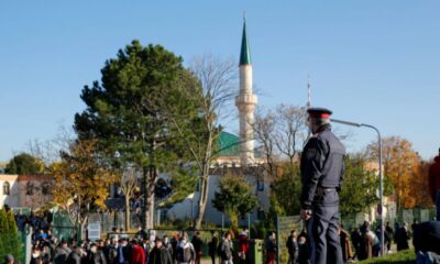 Müslümanların fişlendiği Avusturya’da Camilere ırkçı saldırı..