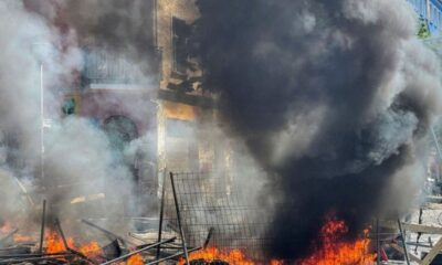 Berlin’de göstericiler sokakları ateşe verdi! 60 polis yaralı..