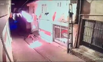 Diyarbakır’da AK Parti İlçe Binası’na yapılan saldırı güvenlik kameralarına böyle yansıdı!. (video haber)