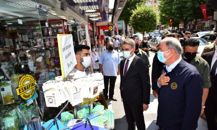 Hulusi Akar, Malatya’da esnafı ziyaret etti!.