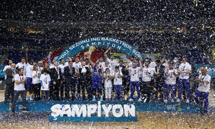 Anadolu Efes şampiyon oldu!.