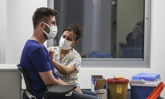 18 yaş ve üstü gençler bugün aşılanmaya başladı..