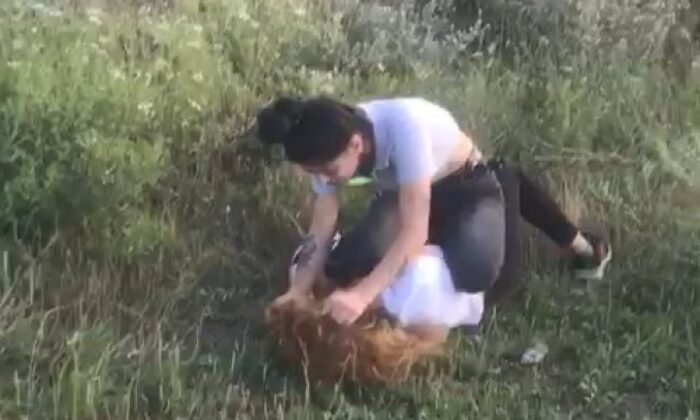 Sultangazi’de ölümü şüpheli görülen Elif’in, arkadaşları tarafından şiddet gördüğü anlar ortaya çıktı!.