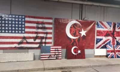 Sanat değil, sapkınlık! Almanya’da Türk Bayrağı üzerine çıplak kadınlar resmedildi!.