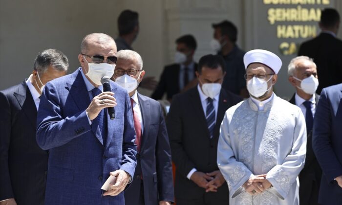 Başkan Erdoğan’dan vatandaşa kentsel dönüşüm mesajı! “Belediye sözünü tutmazsa gidin oturma eylemi yapın, bende geleceğim!.”