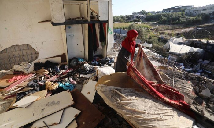 Filistinliler harabeye dönen evlerine geri döndü!.