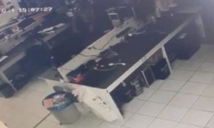 Terörist İsrail’in kuduz köpekleri Filistinlilerin düğününe baskın düzenleyip, terör estirdi!. (video haber)