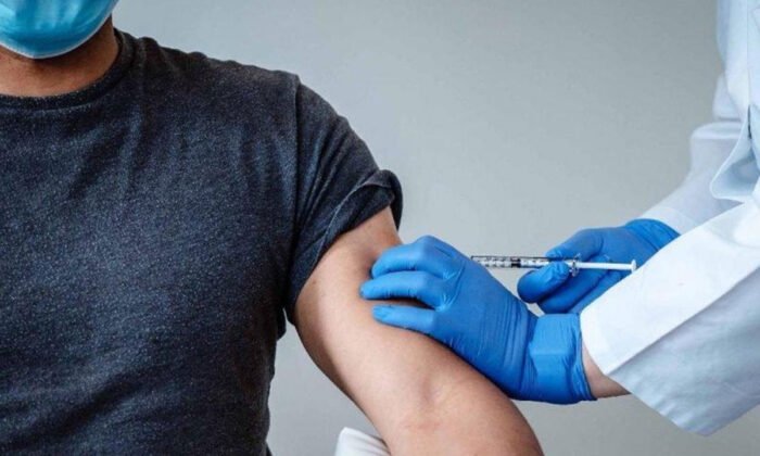 30 AVM’de koronavirüs aşısı uygulanmaya başlandı..