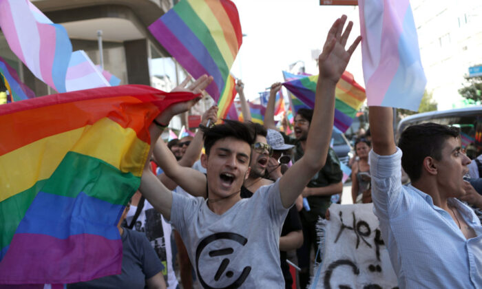 Ekrem hizmette sınır tanımıyor!. İBB personeline ibneliği öğretmek için 58 bin lira harcadı!.