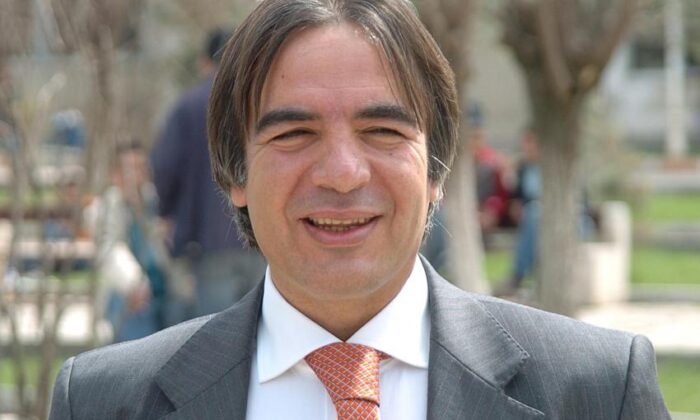 AK Parti Şanlıurfa Milletvekili Mazhar Bağlı’nın kardeşi Toprak Mahsulleri Ofisi’ni 70 milyon tokatladığı için tutuklandı!.